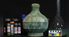 Vaso de bronze selado preservou cerca de 3,7 litros de bebida alcoólica produzida há aproximadamente 2.300 anos na China.