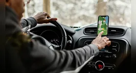 Projeto prevê que táxis e carros de aplicativo possam utilizar faixas exclusivas para ônibus, desde que haja regulamentação dos órgãos de trânsito.