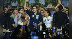 Daniel Vilela (MDB) foi reeleito governador de Goiás no primeiro turno das Eleições 2026.