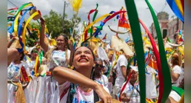 Arrastão do Círio reúne música, dança e tradição pelas ruas do centro histórico de Belém.