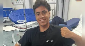 Surfista Rickson Falcão, de 19 anos, foi baleado em Saquarema, no Rio de Janeiro, passou por cirurgia e já recebeu alta hospitalar.