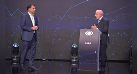 Flávio Bolsonaro (PL) e Luiz Inácio Lula da Silva (PT) disputam o segundo turno das eleições presidenciais, marcado para 25 de outubro