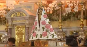 Para além da procissão principal, o manto de Nossa Senhora é aguardado com muita expectativa.