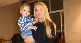 A empresária trouxe apenas o filho mais novo, enquanto que Maria Alice e Maria Flor seguem com o pai, Zé Felipe, em Goiânia.