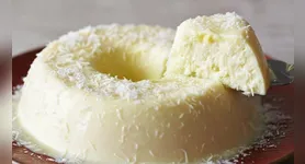 Para quem busca uma sobremesa caseira sem leite condensado e com menos açúcar adicionado, o pudim de coco fit pode ser uma alternativa.