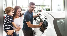 Ao comprar um carro novo, o consumidor pode escolher praticamente todos os detalhes, como versão, cor e equipamentos. No mercado de usados, porém, a realidade é diferente.