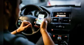 Embora a medição possa apresentar pequenas diferenças em relação ao velocímetro do próprio veículo, a ferramenta oferece uma referência adicional para ajudar o motorista a respeitar os limites de velocidade e dirigir com mais segurança.