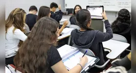 Os estudantes do ensino médio da Educação de Jovens e Adultos (EJA) também têm direito ao pagamento, referente à aprovação nos ciclos de formação e à conclusão do ensino médio.