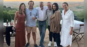 O casal esteve em uma vinícola localizada em Montalcino, na região da Toscana, na noite da última segunda-feira (1º). O local fica no alto de uma colina e oferece vista para o tradicional vale de Val d’Orcia.