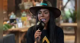 A mudança aconteceu de forma rápida. Carol revelou que já havia comprado uma passagem para retornar à Europa, onde viveu por anos, mas decidiu permanecer no Brasil após receber a proposta da Record.
