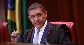 Na representação, o parlamentar acusa o magistrado de crime de responsabilidade por sua atuação em processos que, segundo a denúncia, teriam interesse para o Banco Master