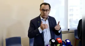 Durante a declaração, mencionou o slogan de sua campanha, “nem picanha, nem fuzil”, em referência às campanhas de Luiz Inácio Lula da Silva (PT) e Flávio Bolsonaro (PL).