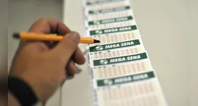 Apesar de não haver ganhadores na faixa principal, 102 jogadores acertaram cinco dezenas e receberão R$ 58.806,72 cada uma. Outras 7.381 apostas fizeram quatro acertos e ganharão R$ 1.339,55 cada.