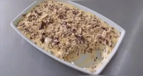 Sobremesa de maracujá com bombom é fácil de preparar e não precisa ir ao fogo.