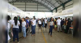 Estudantes realizam teste vocacional e recebem orientação de carreira durante a Feira de Profissões na Estação Conhecimento Marabá.