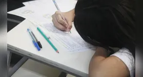 Professor de redação aponta o ECA Digital e a inteligência artificial como possíveis temas do Enem 2026 e orienta candidatos a fortalecer repertórios socioculturais e elaborar propostas de intervenção consistentes.
