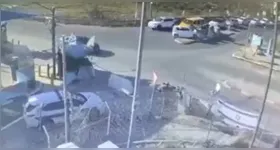 Neria Leiter, filho do embaixador de Israel nos EUA, Yechiel Leiter, ficou gravemente ferido após ser atingido por um veículo em um ataque na Cisjordânia ocupada.