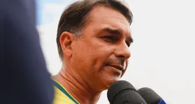 Flávio Bolsonaro viajou em avião de Daniel Vorcaro em 2025. A aeronave seria a mesma em que o ministro Alexandre de Moraes viajou.