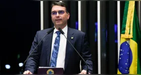 Flávio Bolsonaro sinalizou a empresários que, se for eleito presidente, poderá rever as regras para o fim da escala 6x1, aprovada no Senado, reacendendo o debate sobre jornada de trabalho e direitos dos trabalhadores.