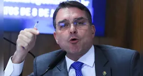 Saiba todos os detalhes sobre as acusações e investigações sobre Flávio Bolsonaro durante a pandemia, envolvendo hospitais federais e irregularidades contratuais.