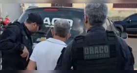 Durante a abordagem, os policiais ainda localizaram papéis que continham possíveis respostas da prova objetiva do concurso público.