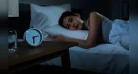 Insônia: 4 hábitos simples podem ajudar você a dormir melhor e acordar com mais disposição.