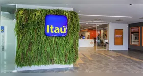A lista inclui cargos de especialista, analista, consultor, desenvolvedor, liderança e estágio, entre outras funções.