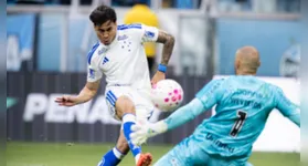 Cruzeiro vence o Grêmio por 4 a 2 com hat-trick de Kaio Jorge, aumentando a tensão na luta contra o rebaixamento.