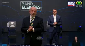 Repercussão do debate Lula e Flávio Bolsonaro na imprensa internacional, com ênfase nas acusações mútuas e no tom tenso.