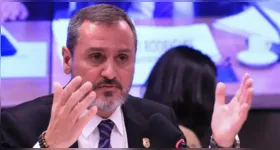Andrei Rodrigues, diretor-geral da Polícia Federal, foi afastado preventivamente do cargo por decisão do ministro André Mendonça, do STF.