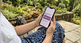 Conheça o serviço gratuito de apoio psicológico do SUS para mulheres em teleatendimento. Saiba como acessar e quais são os horários disponíveis.