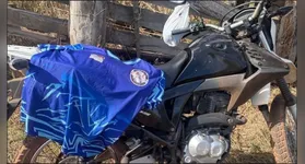 Suspeito abandonou moto e foi encontrado em área de mata
