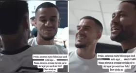 Neymar antecipa o anúncio e celebra a chegada de Philippe Coutinho ao Santos, que já apareceu no CT Rei Pelé vestindo as cores do clube.