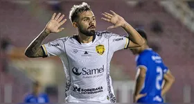 Atacante uruguaio já treina com o Papão e espera os trâmites burocráticos