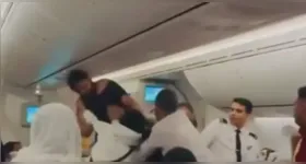 Dois passageiros trocaram socos dentro de um avião da Biman Bangladesh Airlines durante um voo de Londres para Bangladesh