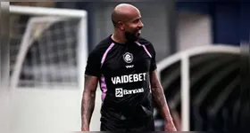 Patrick pede mudança na postura da equipe para conquistar a vitória.