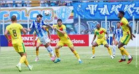 Jogo na 1ª fase terminou 1 a 1 e, no lance desta foto, um gol legítimo do Papão foi anulado.