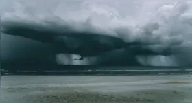 Ciclone extratropical deve atingir o Sul do Brasil com chuva intensa, granizo e ventos fortes, além de acumulados que podem chegar a 200 mm em 48 horas.