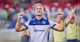 Rodrigo Santana afirma não ter recebido propostas do Paysandu, enquanto o clube busca reestruturar a equipe para 2027.