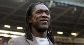 Clarence Seedorf chega ao Brasil para iniciar os trabalhos no Corinthians e tem a missão de afastar o time da zona de rebaixamento do Campeonato Brasileiro.