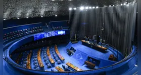 Senado debate emenda que acaba com a escala de trabalho 6x1, propondo jornada de 40 horas e dois dias de descanso. Votação pode ocorrer na próxima semana.