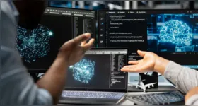 Dario Amodei, CEO da Anthropic, defende mais cautela no desenvolvimento da inteligência artificial e alerta para os riscos de sistemas capazes de contribuir para a própria evolução.