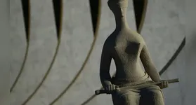 O episódio ocorreu após ele se aproximar da marquise do prédio e começar a proferir frases desconexas.