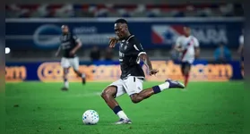 Tchamba está fora do duelo contra o Vasco devido a lesão no joelho, complicando os planos do Remo na busca por pontos no Brasileirão.
