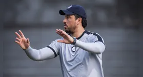 O técnico Thiago Carpini reforça a urgência da primeira vitória do Remo para escapar do rebaixamento no Campeonato Brasileiro.