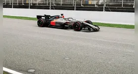 Gabriel Bortoleto enfrenta dificuldades no GP da Holanda e termina em 13º.