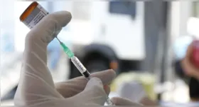 A vacina tríplice viral protege contra sarampo, caxumba e rubéola e é a principal forma de prevenção contra essas doenças.