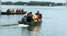 Equipes do Corpo de Bombeiros, militares do 52º BIS e diretoria do Círio avaliam as condições de navegabilidade do Rio Tocantins, em Marabá.