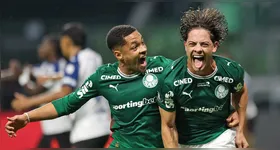 Giay (direita) marcou para o Verdão.