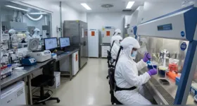 Uma pesquisadora de 28 anos morreu após desenvolver uma pneumonia de causa desconhecida em um laboratório na Sibéria, enquanto cerca de 200 pessoas teriam sido colocadas sob observação.